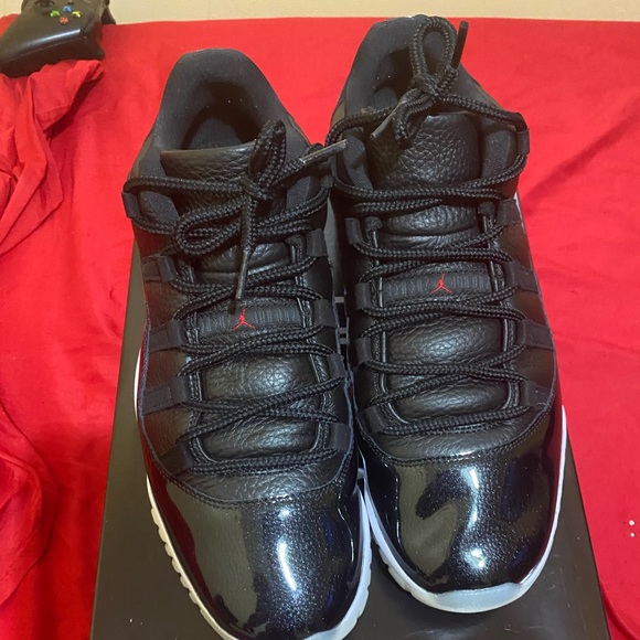 only wore once pretty much brand new box is a little damaged 9/10 - Picture 1 of 5